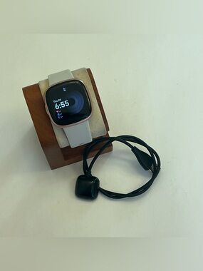 Fitbit Versa 4, Tested, Charger Included, Rose Gold, Smartwatch, Fitness Tracker